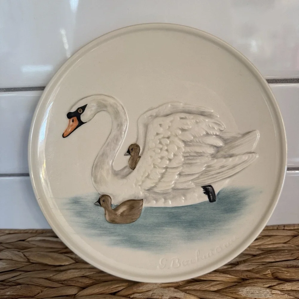 Goebel Mothers series 8th Edition Swan Mom And Baby Plate‎ And Figure